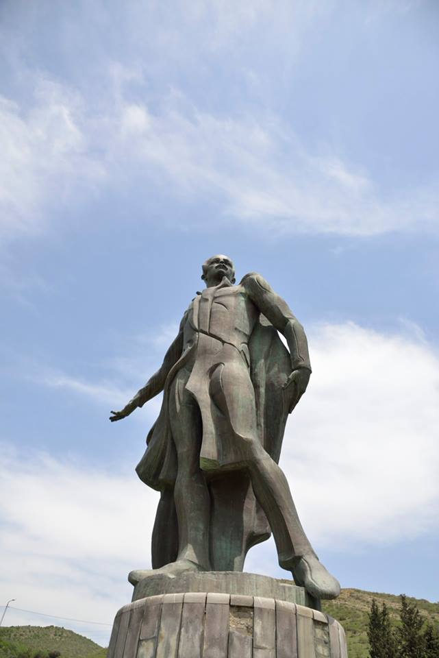 Памятник Лермонтову в Грузии