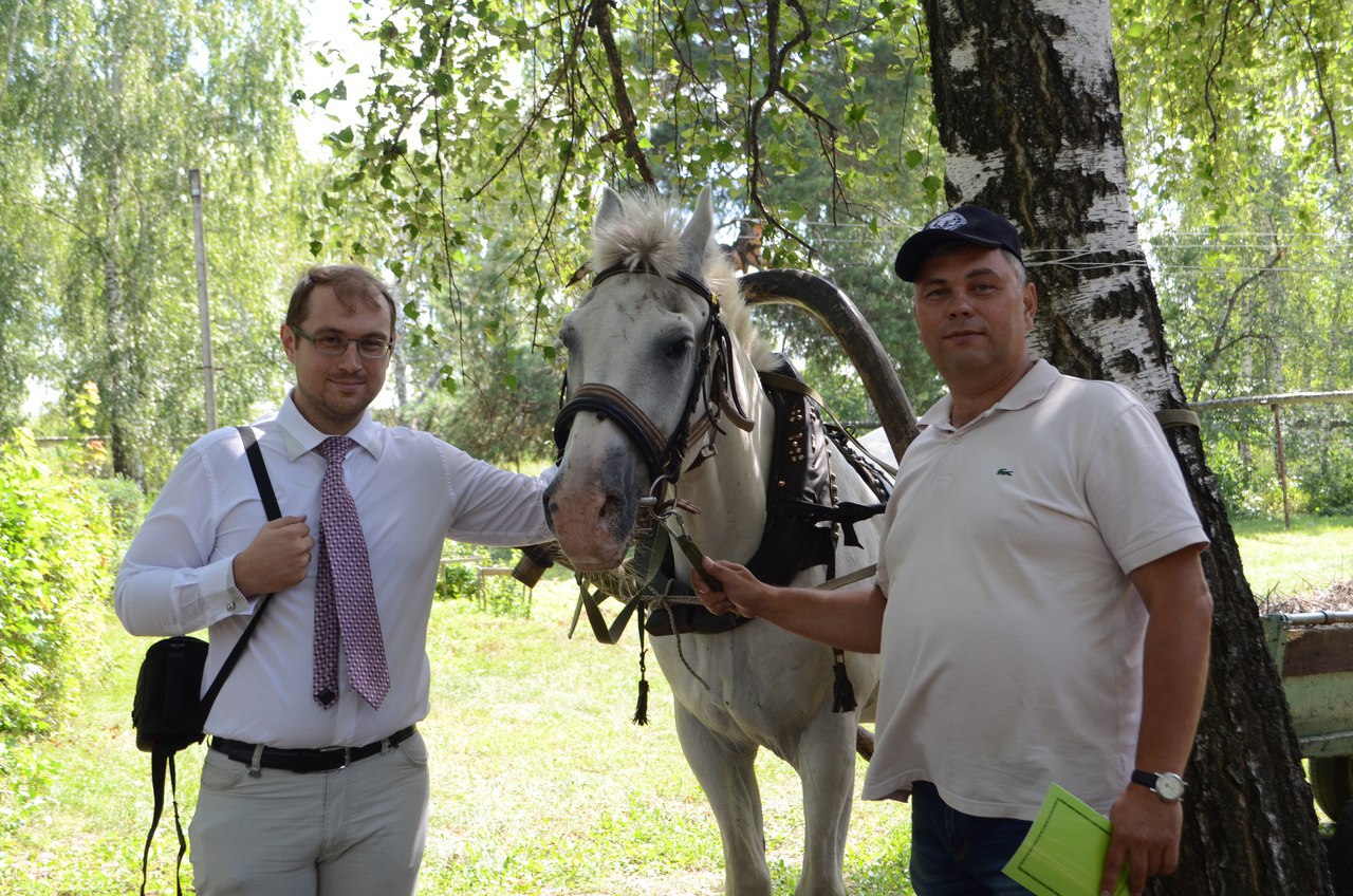 Александр Мраморнов и Алексей Марьин с местным пони